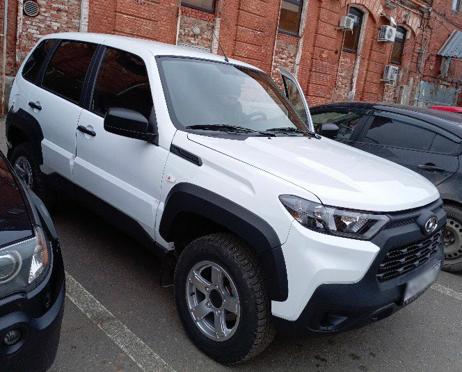 Lada Niva Travel