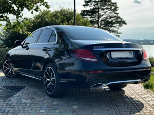 Mercedes E